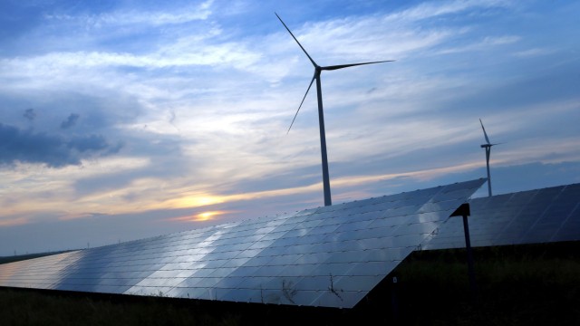 Energieversorgung: Mercedes will mithilfe von Wind und Sonne künftig Energie für den Eigenbedarf produzieren.