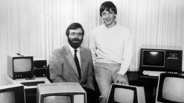 Annekathrin Kohout: "Nerds": Erinnerst du dich an mich? Ich bin einer dieser Typen, über die du in der Schule gelacht hast." Microsoft-Gründer Bill Gates (rechts) und Paul Allen 1981.