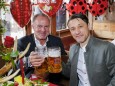 FC Bayern-Trainer Niko Kovac (rechts) mit Vorstandsboss, Karl-Heinz Rummenigge im Käfer-Zelt auf dem Oktoberfest in München.