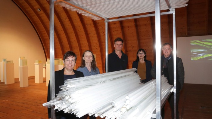 Kunst aus Glas: Monika Humm, Ulrike Riede, Wilken Skurk, Monika Huber und Thierry Boissel (von links) im Schafhof.