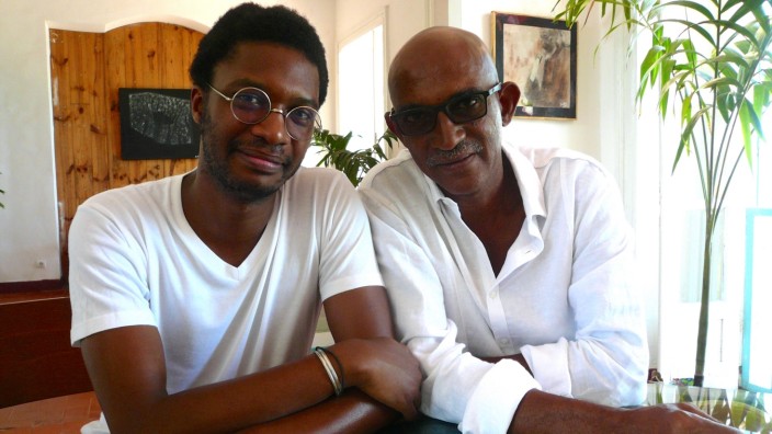 Kino im Senegal: Yanis Gaye und Joseph Ramaka (v.l.) in ihrem Haus im Senegal.