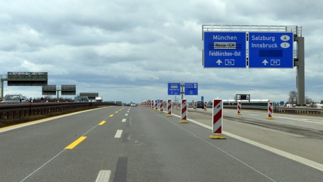 Feldkirchen: Der achtspurige Ausbau der A99 läuft und liegt im Zeitplan. So leer wie hier ist die Autobahn allerdings selten.