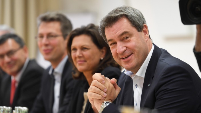 Kritik an Energiepolitik: Landtagspräsidentin Ilse Aigner galt neben Markus Söder 2018 als aussichtsreiche Kandidatin auf die Nachfolge von Ministerpräsident Horst Seehofer. Am Ende setzte sich Söder durch.