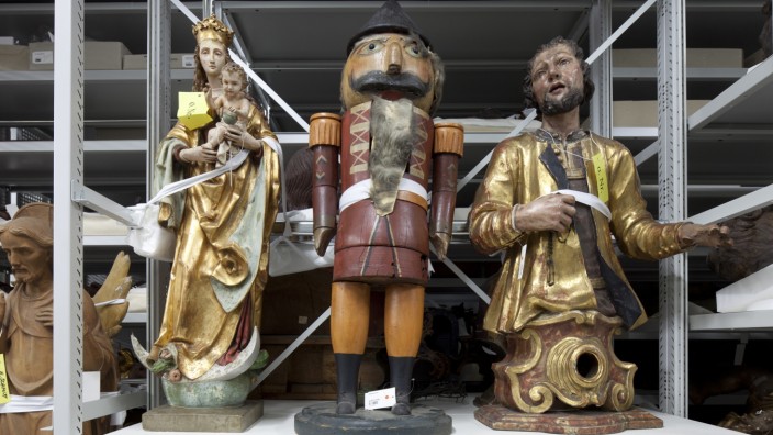 Schätze aus Vergangenheit und Gegenwart befinden sich im Museumsdepot für die Münchner Stadt- geschichte.