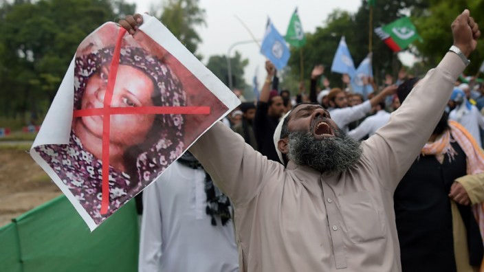 Pakistan: Mörderische Hetze: Radikale Islamisten in Pakistan protestieren gegen die Freilassung der Christin Asia Bibi.