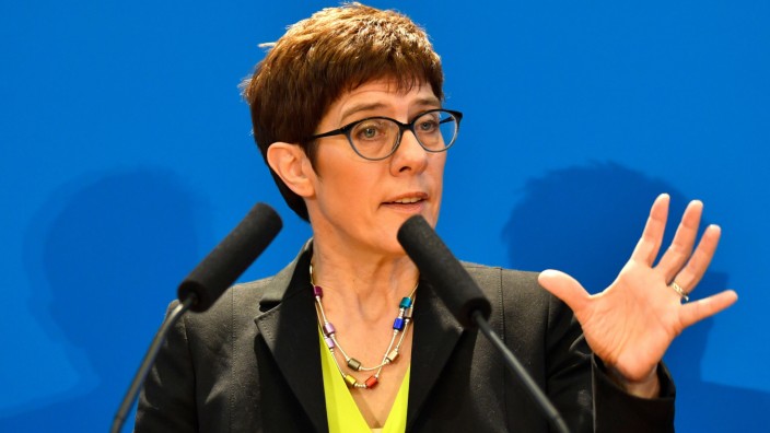 CDU-Generalsekretärin: Kramp-Karrenbauer bei einer Pressekonferenz in Berlin.