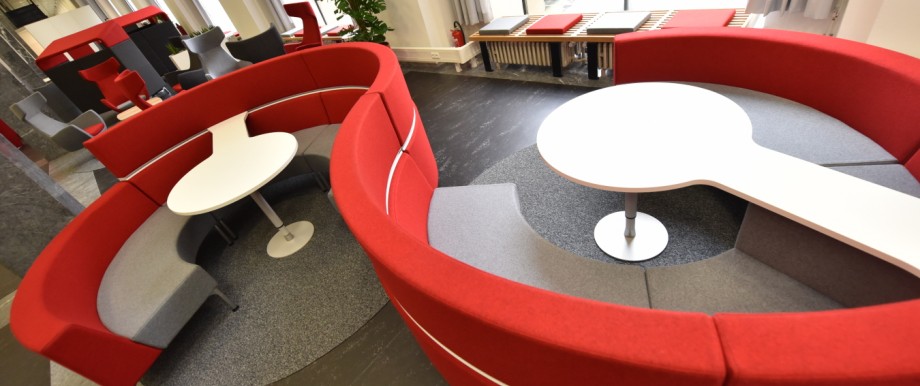 Staatsbibliothek: Die "Plaza" bietet den Studierenden gemütliche Arbeitsplätze in modernem Design.