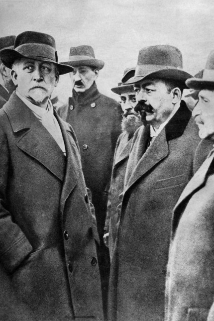 Friedrich Ebert und Philipp Scheidemann bei der Bestattung der Revolutionskämpfer, 1918