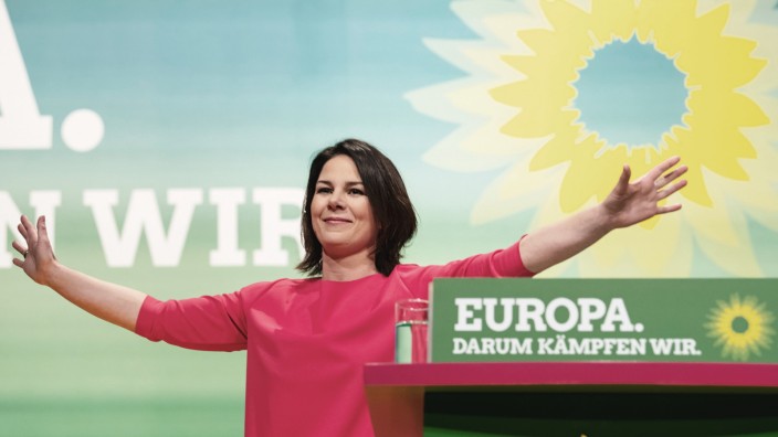 Parteitag in Leipzig: Annalena Baerbock am Parteitag zwischen Jubel und Ernst.