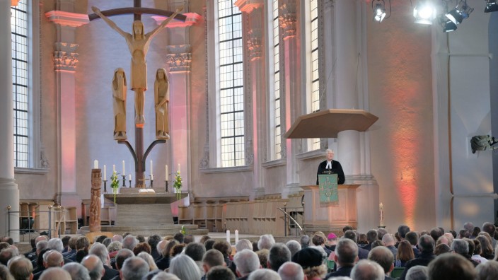 Mit einem Gottesdienst in der Wuerzburger Kirche St Stephan hat am Sonntag 11 11 2018 die Jahres