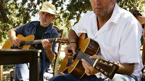 Im Interview: Eric Clapton und J. J. Cale: Eric Clapton (rechts) und J.J.Cale (links)haben erstmals zusammen ein sehr schönes Album eingespielt. Es heißt "The Road To Escondido"