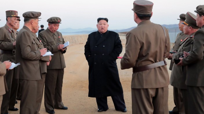 Nordkoreas Machthaber Kim Jong-un bei einem angeblichen Waffentest