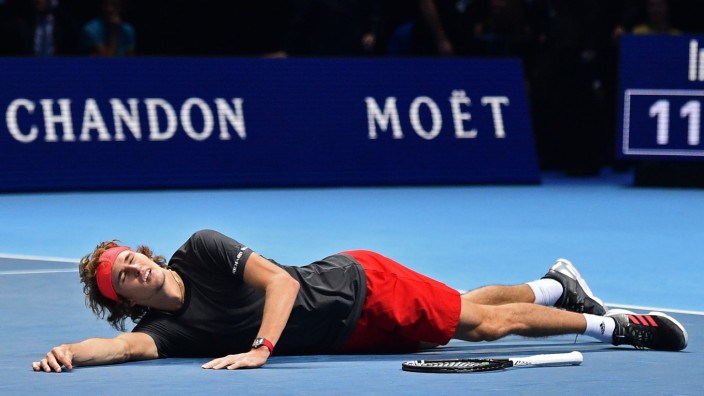 ATP-Finals in London: Da lag er, als Sieger: Alexander Zverev im Moment seines größten Erfolges.