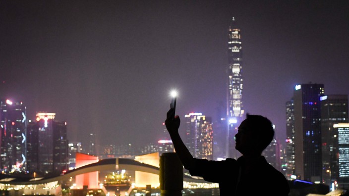 China: Ein Bild von einer Stadt? Oder eher ein Labor für Totalüberwachung? Selfie in Shenzhen.