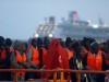 Migranten im Hafen von Malaga