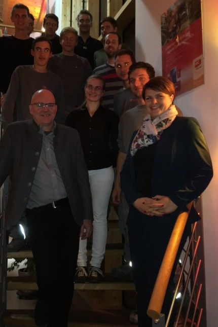Besuch der Bundestagsabgeordneten in Wagenhofen: Firmenchef Martin Kistler und die Bundestagsabgeordnete Katrin Staffler (CSU) sowie Mitarbeiter.