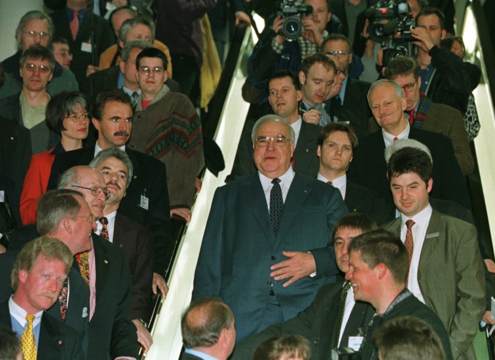 GERMAN CHANCELLOR KOHL VISITS THE COMPUTER FAIR CEBIT IN HANOVER