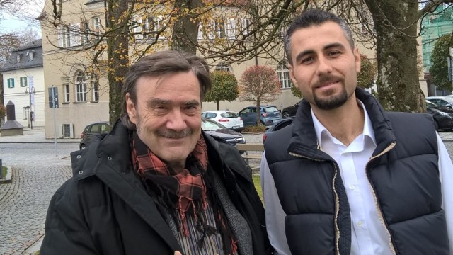 SZ-Serie "Schaffen wir das?", Folge 12: Sie überschreiten Grenzen, geografisch, kulinarisch, gedanklich: der Asylhelfer Peter Tischler (links) und der syrische Arzt Khalid al-Shantot.