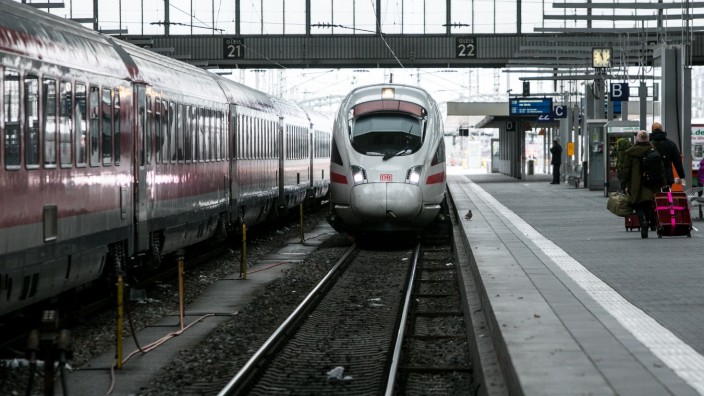 Erster Schnell ICE aus Berlin kommt im Münchner Hauptbahnhof an, 2017