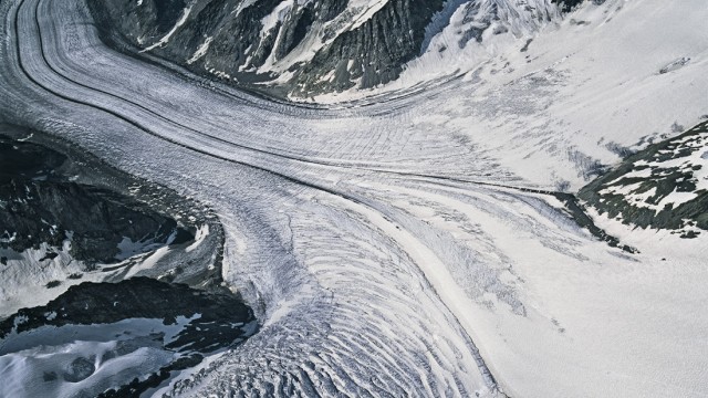 Aletschgletscher: Im Nährgebiet des Aletschgletschers, dem Konkordiaplatz, vereinigen sich drei große Eisfelder.
