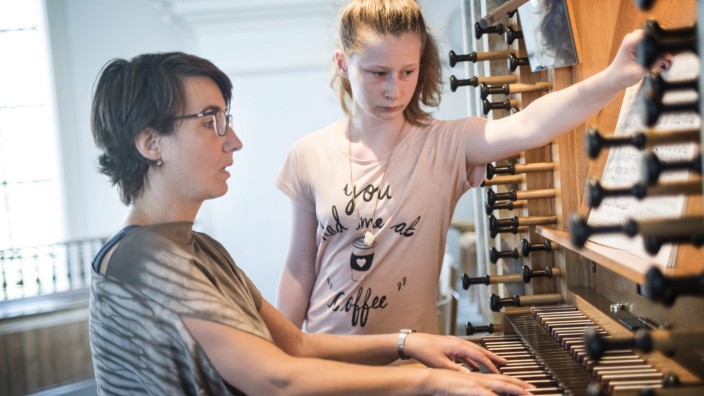 Kulturpreis: Kombiniert die Orgel gern mit anderen Instrumenten: Helene von Rechenberg mit ihrer Schülerin Lea Höndgen.