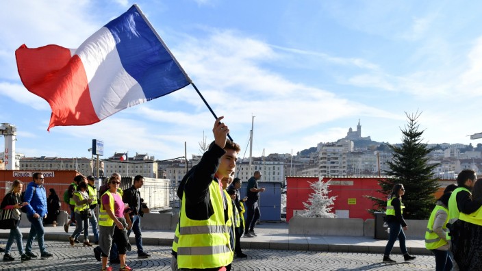Frankreich: Demonstranten mit den charakteristischen gelben Westen in Marseille.