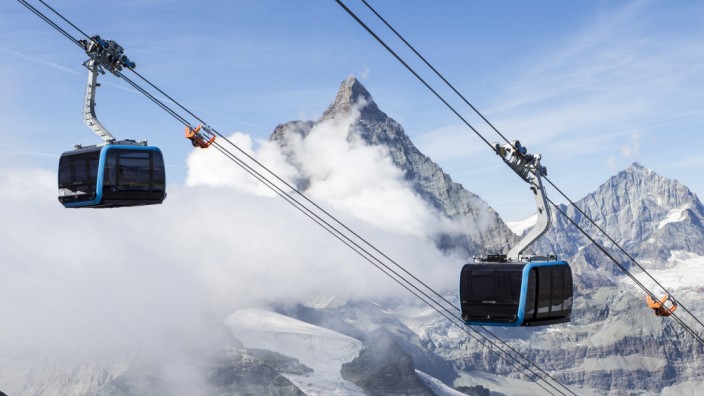 Eine neue Seilbahn führt auf das Klein Matterhorn bei Zermatt in der Schweiz.
