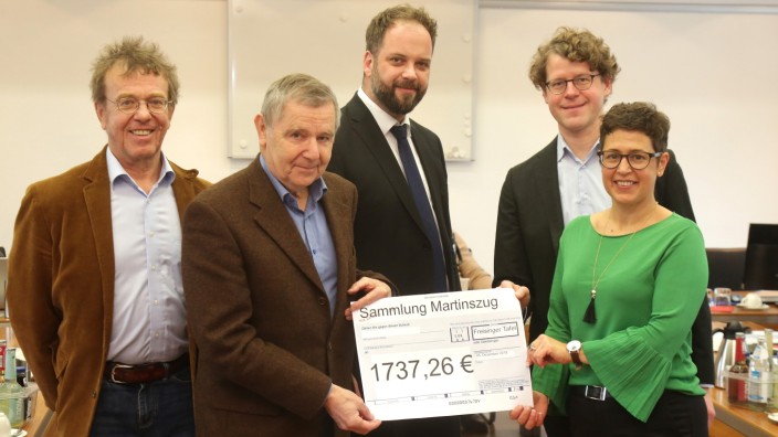 Musikschule Freising: Haben sich zur Spendenübergabe im Rathaus getroffen (von links): Martin Keeser, Peter Bach, Tobias Eschenbacher, Odilo Zapf und Elisabeth Reisch.
