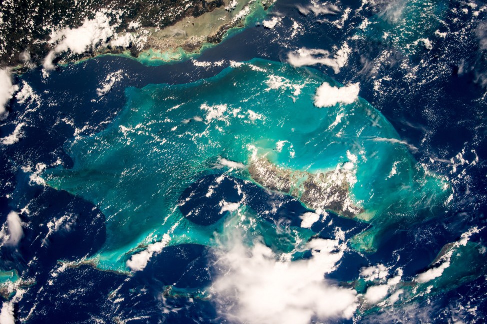 Blick auf die Bahamas aus dem Weltall, von Alexander Gerst von der ISS fotografiert