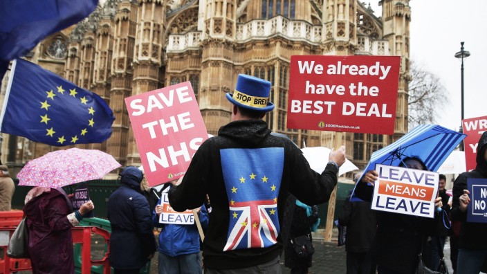 Brexit: Protest vor dem Parlamentsgebäude in London