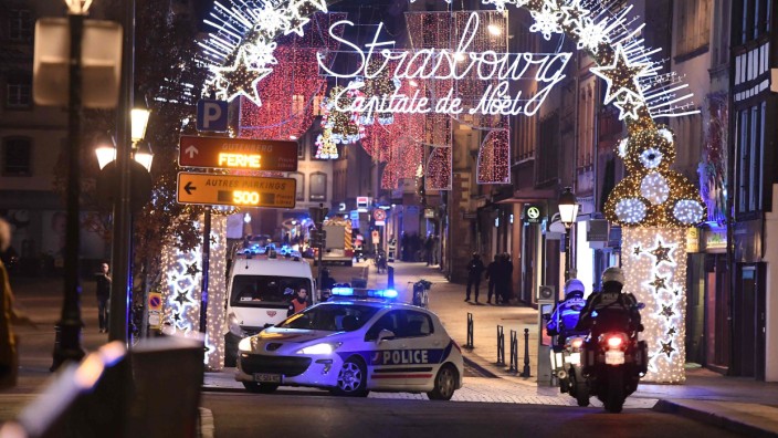 Frankreich: Sicherheitskräfte sind in der Straßburger Innenstadt vor Ort, wo Schüsse gefallen sind.