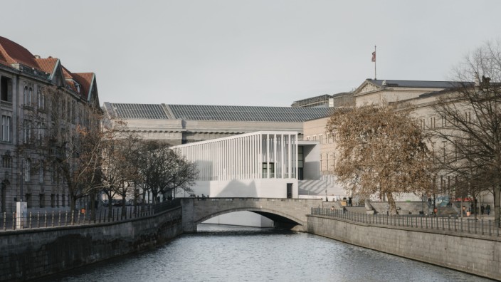 James-Simon-Galerie: Firmen, die für Betriebsfeiern nach Räumen mit repräsentativer Aussicht suchen, notieren bitte schon mal die Adresse: Die James-Simon-Galerie auf der Berliner Museumsinsel.