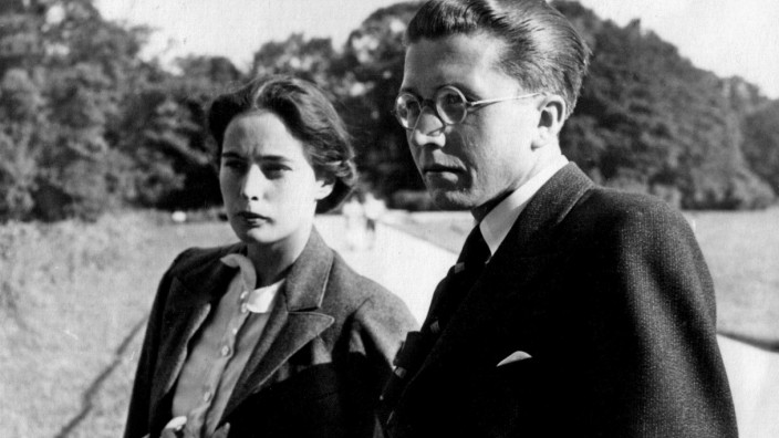 Literatur: Hanne Trautwein und Hermann Lenz am 30. Juni 1938 im Englischen Garten in München.