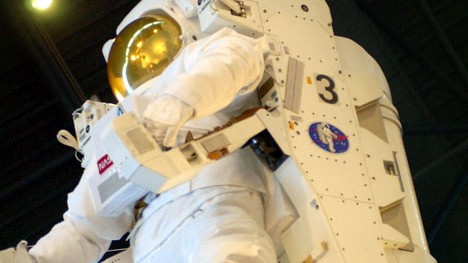 Sinnlos im Universum: Ausgestopfter Astronaut in den Schauräumen der Nasa