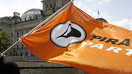 Jörg Tauss führt durch den Reichstag: Die Piratenpartei will den Bundestag erobern.