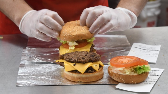 Five Guys: Rein rechnerisch bieten die US-Amerikaner 250000 unterschiedliche Burger-Varianten an, doch sonderlich ausgefallen sind sie nicht.