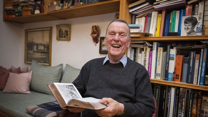 Anton Leitner zum 80. Geburtstag: Lesen ist seine Leidenschaft: Anton Leitner, ehemaliger Direktor des Carl-Spitzweg-Gymnasiums in Germering, wird 80.