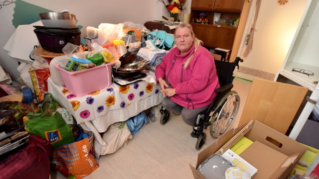 SZ-Adventskalender: Gabriele M. lebt seit 30 Jahren in ihrer Wohnung. Seit sie im Rollstuhl sitzt, ist der Alltag schwieriger zu bewältigen.