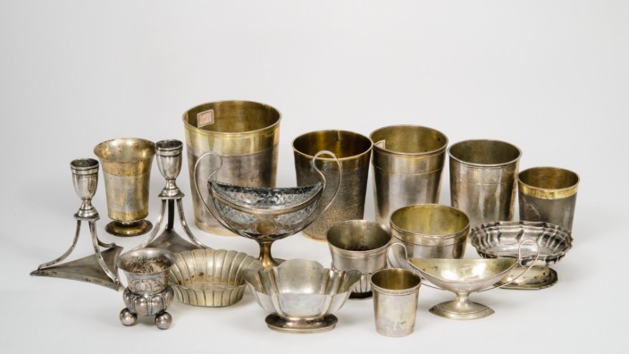 Bayerisches Nationalmuseum: Silbergegenstände, die aus jüdischem Besitz stammen, werden von Februar an in einer Studioausstellung im Bayerischen Nationalmuseum gezeigt.
