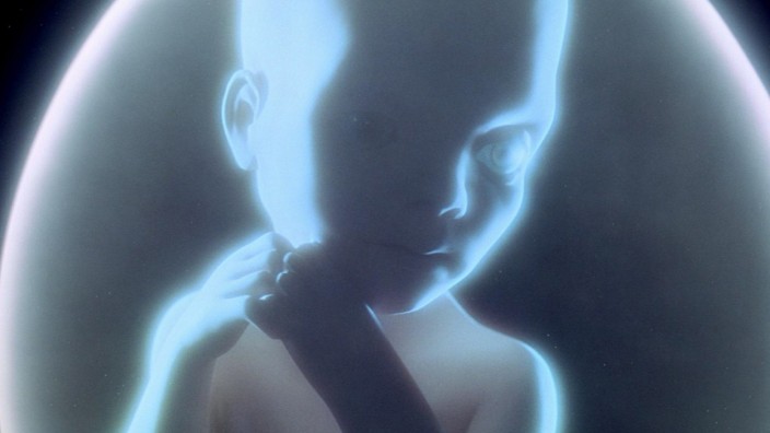 Genetische Experimente: In Stanley Kubricks Meisterwerk "2001: A Space Odyssey" - hier die Schlussszene - lenken Außerirdische die menschliche Evolution. Heute kann der Mensch selber eingreifen.