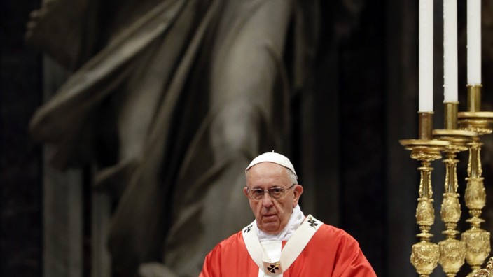 Katholische Kirche: "Nie wieder" dürfe Missbrauch vertuscht werden, sagte Papst Franziskus. Das Kirchenoberhaupt - hier ein Bild von 2016 - thematisierte die Skandale auch am Freitag in seiner Weihnachtsansprache in Rom.