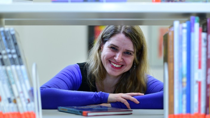 Umbruch in der Stadtbibliothek: Claudia Bruch leitet die Garchinger Stadtbücherei seit dem Sommer. Gleich zu Beginn muss sie sich mit Umbauarbeiten beschäftigen.