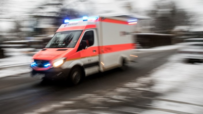 Berchtesgadener Land: Ein 61 Jahre alter Mann erlitt am Bahnhof Freilassing tödliche Verletzungen, als er von einem Zug überfahren wurde.