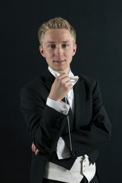 Aufstrebende Kulturschaffende: Wenn Kirill Petrenko sich jemanden als Korrepetitor für die Neuinszenierung von Strauss' Salome aussucht, kommt das in der Klassikwelt einem Ritterschlag gleich. Patrick Hahn muss aber keiner "Sir" nennen. Der 23-Jährige verfolgt das neue Ideal eines nahbaren Dirigenten.