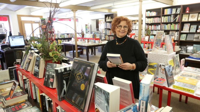 Jubiläum in Moosburg: Seit 40 Jahren ist "Barbaras Bücherstube" eine Bereicherung für die Moosburger Innenstadt, Inhaberin Gaby Kellner feiert Jubiläum.