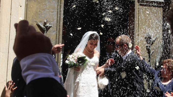 Paris: Corleone im Juli 2008: Die Hochzeit von Lucia Riina, der jüngsten Tochter des Paten, und Vincenzo Bellomo. Im Herbst 2018 zog die Familie nach Paris.