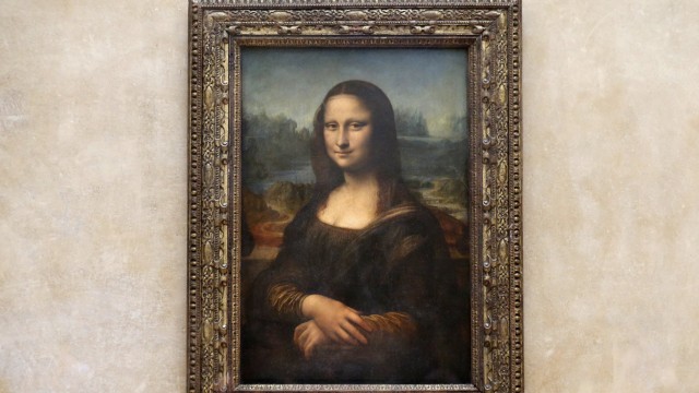 Paris Francia 8 de octubre 2018 Visitantes observan el cuadro de Leonardo da Vinci La Gioconda o M