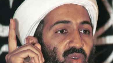 Bin Laden Biografie: Wie eine Spinne scheint bin Laden in einem Netz zu sitzen, dessen unsichtbare Fäden die ganze Welt umspannen und bis in die heiligsten Heiligtümer der globalisierten Gottesleugner reichen.