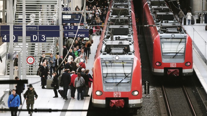 Lokführer fahren Züge energiesparend