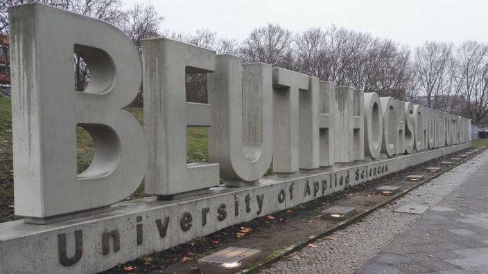Hochschulstreit: Denkmal für den Namensgeber an der Beuth Hochschule für Technik in Berlin